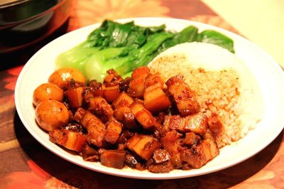 哈卤卤汁饭加盟快餐店服务特征与自助餐厅服务的对比分析